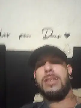 Snapshot of Bulldog2122 chatting on October 3, 5:37 am Bulldog2122 online show from October 3, 5:37 am