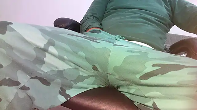 Snapshot of Red_Maister chatting on February 22, 12:56 am Red Maister online show from February 22, 12:56 am