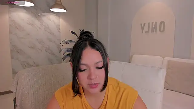 ToriCrossX online show from October 10, 1:21 pm