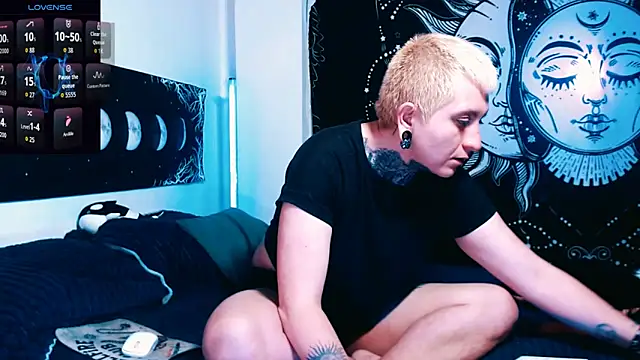 Snapshot of Marieblueeyes chatting on February 5, 11:09 pm Marieblueeyes online show from February 5, 11:09 pm