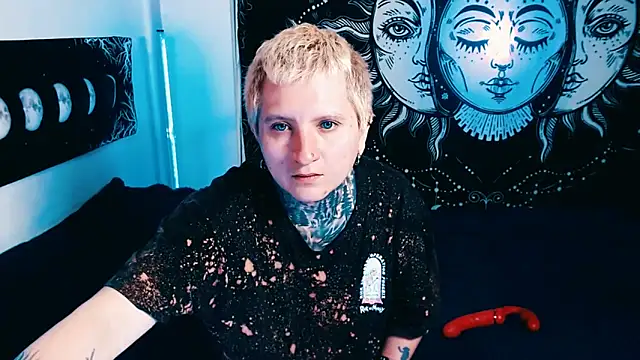 Snapshot of Marieblueeyes chatting on February 16, 1:35 am Marieblueeyes online show from February 16, 1:35 am