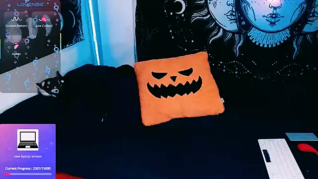 Snapshot of Marieblueeyes chatting on February 24, 12:36 pm Marieblueeyes online show from February 24, 12:36 pm