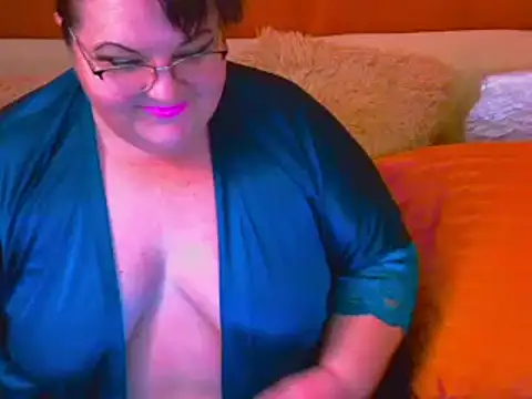 Snapshot of SinlessHeavy chatting on February 26, 10:53 pm SinlessHeavy online show from February 26, 10:53 pm