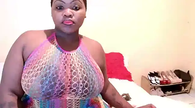 Snapshot of Queen_BootyXXX chatting on February 5, 3:34 am Queen BootyXXX online show from February 5, 3:34 am