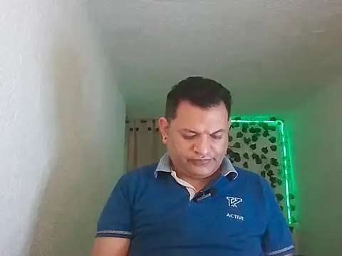 Snapshot of SexDiffrent chatting on May 14, 4:58 pm SexDiffrent online show from May 14, 4:58 pm
