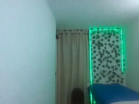 Snapshot of SexDiffrent chatting on June 8, 1:28 am SexDiffrent online show from June 8, 1:28 am