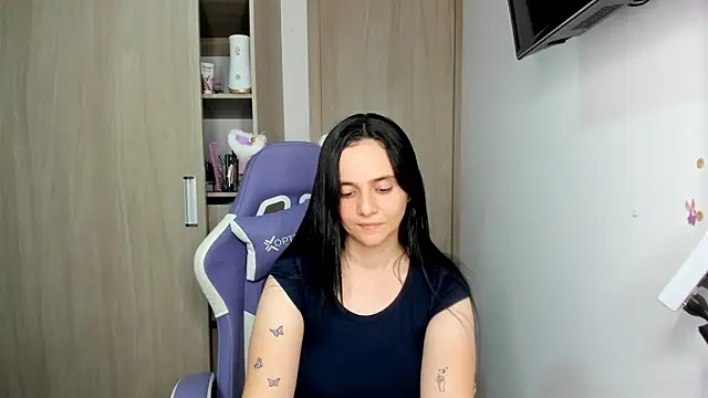 Snapshot of lucia_s1 chatting on July 21, 12:24 am lucia s1 online show from July 21, 12:24 am