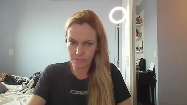 Annylove1 online show from April 8, 10:48 am