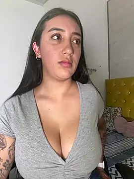 Hannahoff online show from February 2, 9:45 pm