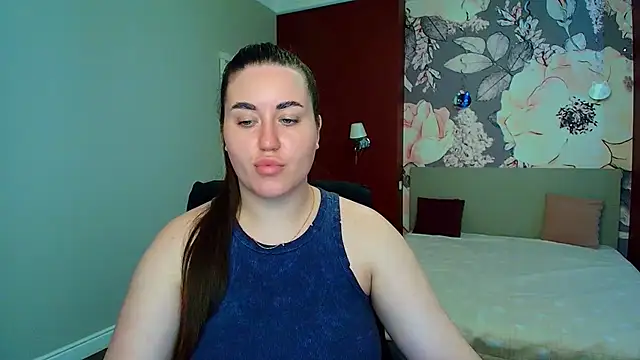 Roxie Bradley online show from May 25, 5:46 am