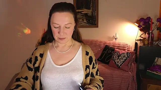 Snapshot of vanessawis_ chatting on April 18, 12:25 am vanessawis online show from April 18, 12:25 am