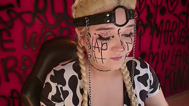 Snapshot of Laura_takint chatting on December 8, 7:11 pm Laura takint online show from December 8, 7:11 pm