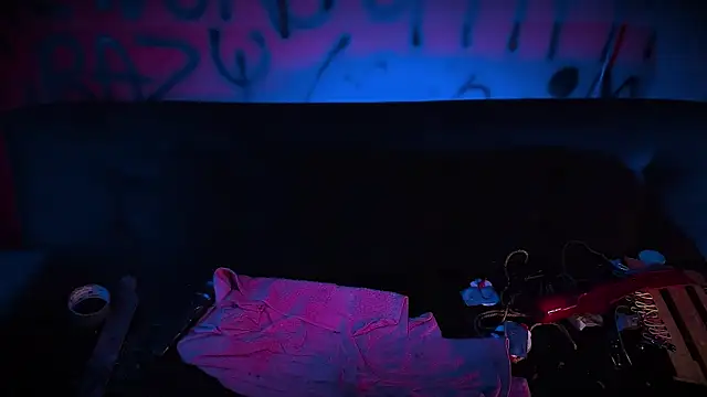 Snapshot of Laura_takint chatting on February 8, 10:08 pm Laura takint online show from February 8, 10:08 pm