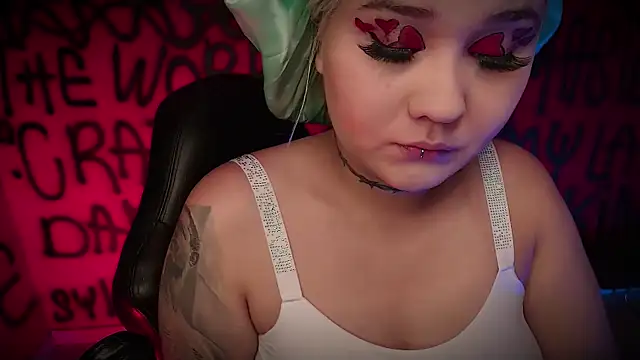 Snapshot of Laura_takint chatting on February 14, 4:09 pm Laura takint online show from February 14, 4:09 pm