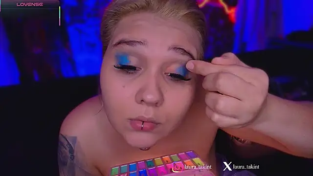 Snapshot of Laura_takint chatting on October 13, 9:15 pm Laura takint online show from October 13, 9:15 pm