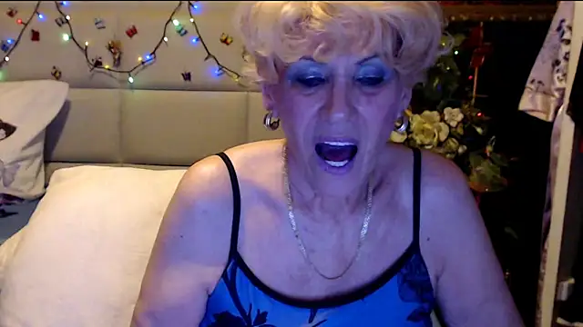 HappyWomanOn online show from November 27, 7:05 pm