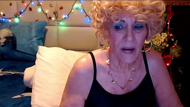 HappyWomanOn online show from February 21, 10:55 pm