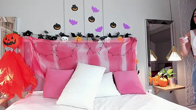 Ahincale online show from October 31, 7:59 pm