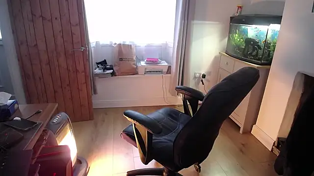 Snapshot of rob2810 chatting on October 16, 7:53 am rob2810 online show from October 16, 7:53 am