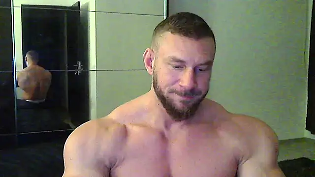 muscularkevin online show from December 18, 4:29 am