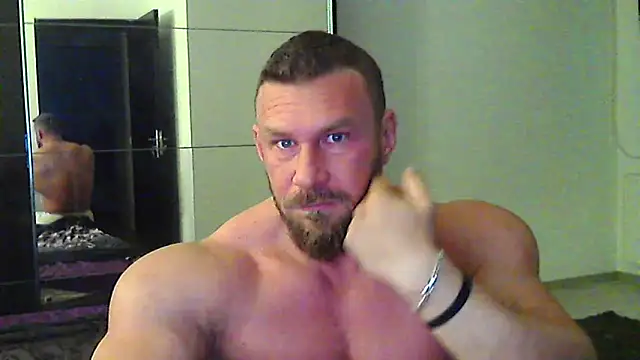 muscularkevin online show from May 4, 3:24 am
