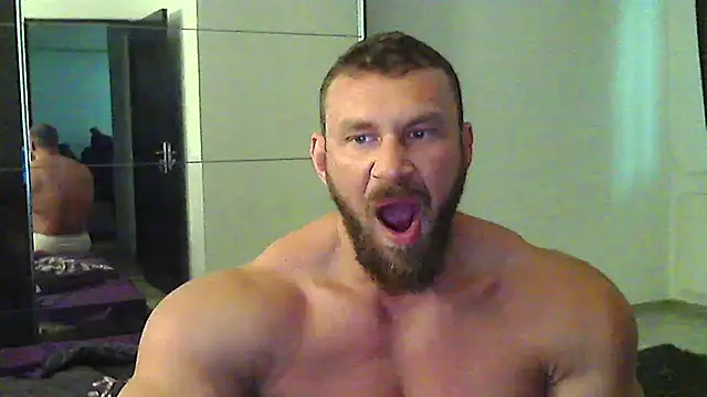 muscularkevin online show from May 10, 1:38 pm