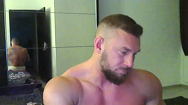 muscularkevin online show from May 19, 3:24 am