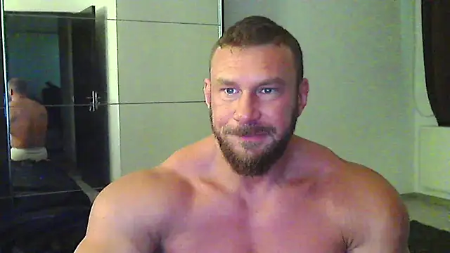 muscularkevin online show from May 28, 3:59 am