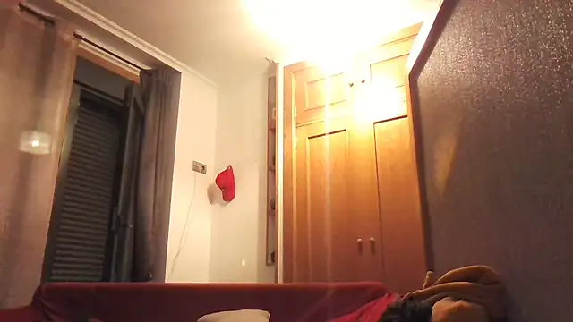 Snapshot of davigochi77bcn chatting on December 4, 8:40 pm davigochi77bcn online show from December 4, 8:40 pm