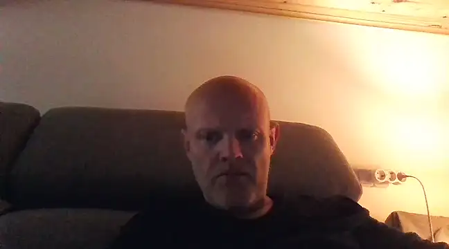 Snapshot of davigochi77bcn chatting on February 25, 11:00 pm davigochi77bcn online show from February 25, 11:00 pm