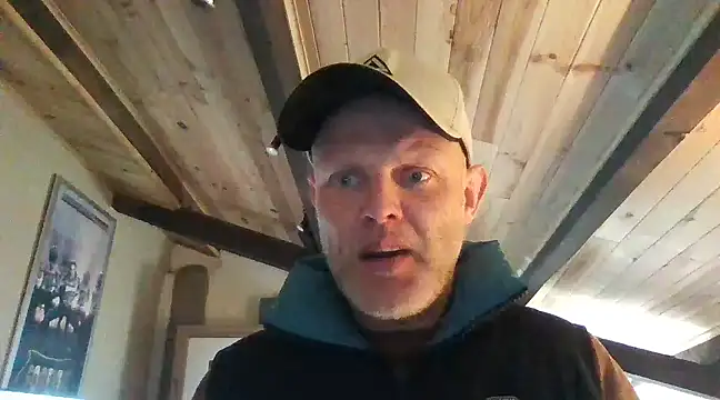 Snapshot of davigochi77bcn chatting on February 27, 8:53 pm davigochi77bcn online show from February 27, 8:53 pm