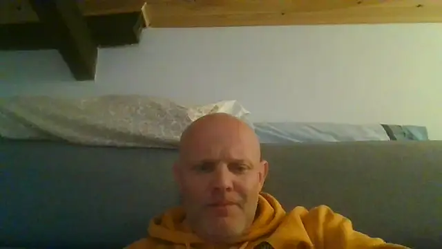 Snapshot of davigochi77bcn chatting on November 18, 8:02 pm davigochi77bcn online show from November 18, 8:02 pm