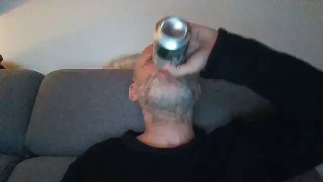 Snapshot of davigochi77bcn chatting on December 18, 9:10 pm davigochi77bcn online show from December 18, 9:10 pm