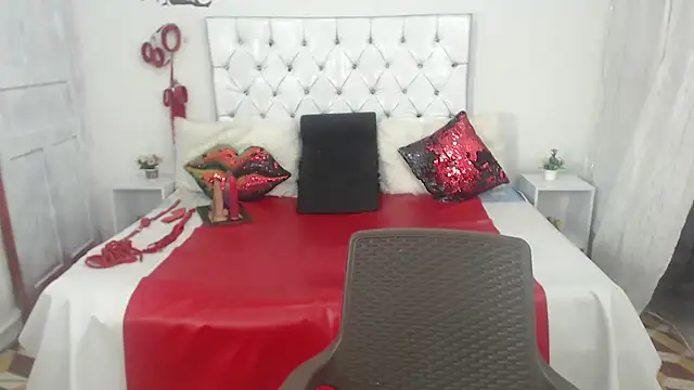 Snapshot of Sweetbigcatt chatting on February 13, 4:08 am Sweetbigcatt online show from February 13, 4:08 am