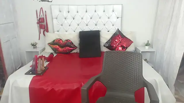 Snapshot of Sweetbigcatt chatting on February 22, 7:45 pm Sweetbigcatt online show from February 22, 7:45 pm