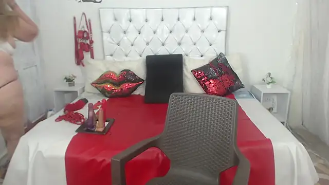 Snapshot of Sweetbigcatt chatting on March 4, 5:46 am Sweetbigcatt online show from March 4, 5:46 am