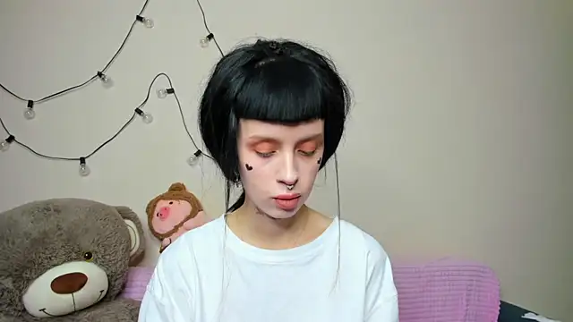 FlowerOfSin2001 online show from October 11, 4:05 pm