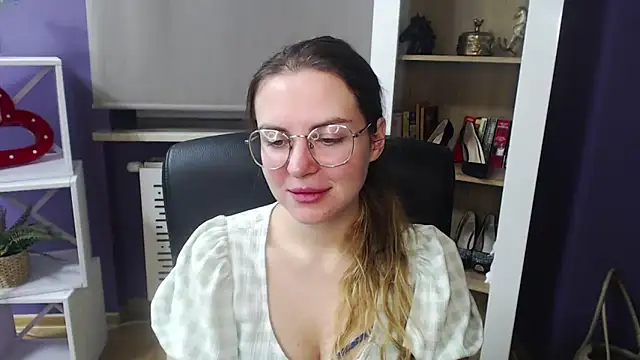 Zoey Erotic online show from January 18, 5:31 am