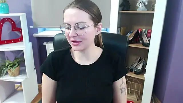 Zoey Erotic online show from February 24, 9:00 am