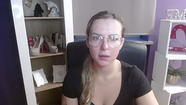 Zoey Erotic online show from September 15, 4:23 am