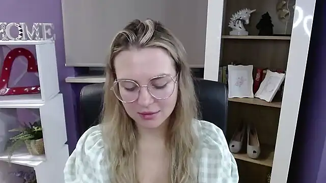 Zoey Erotic online show from November 12, 5:30 am