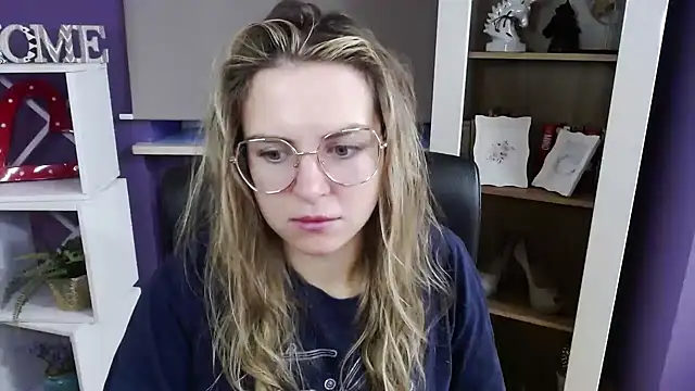 Zoey Erotic online show from November 17, 6:19 am