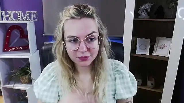 Zoey Erotic online show from March 16, 5:35 am