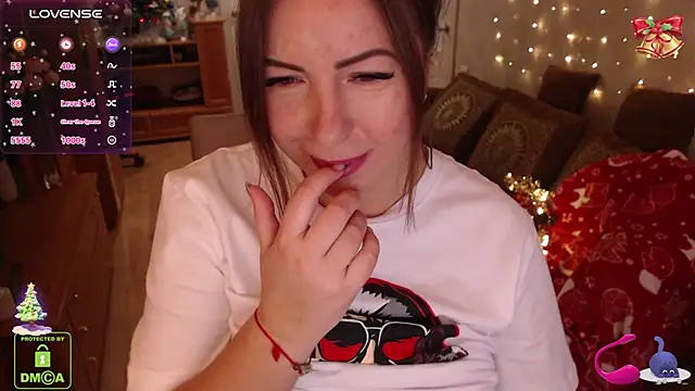 Snapshot of LauraClarck chatting on December 16, 5:49 am LauraClarck online show from December 16, 5:49 am