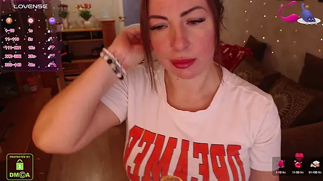Snapshot of LauraClarck chatting on January 23, 9:18 am LauraClarck online show from January 23, 9:18 am