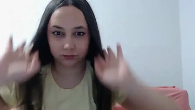 Snapshot of Sara94live chatting on April 25, 6:05 am Sara94live online show from April 25, 6:05 am