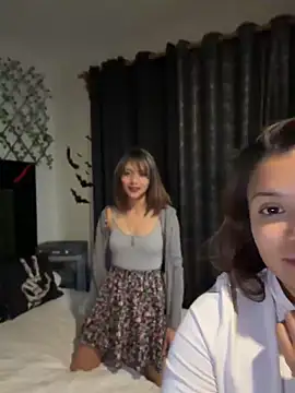 Snapshot of 3littleschoolteens chatting on June 18, 8:36 am 3littleschoolteens online show from June 18, 8:36 am