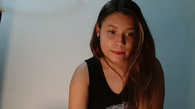 Snapshot of 3littleschoolteens chatting on July 7, 7:09 am 3littleschoolteens online show from July 7, 7:09 am