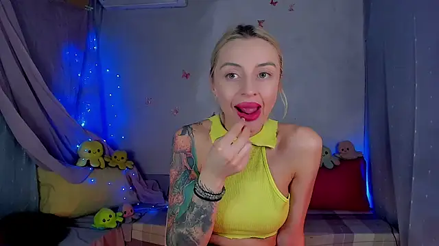 LickLizzy online show from February 6, 10:35 pm