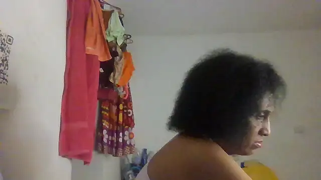 Snapshot of Aishamara chatting on October 18, 10:27 am Aishamara online show from October 18, 10:27 am